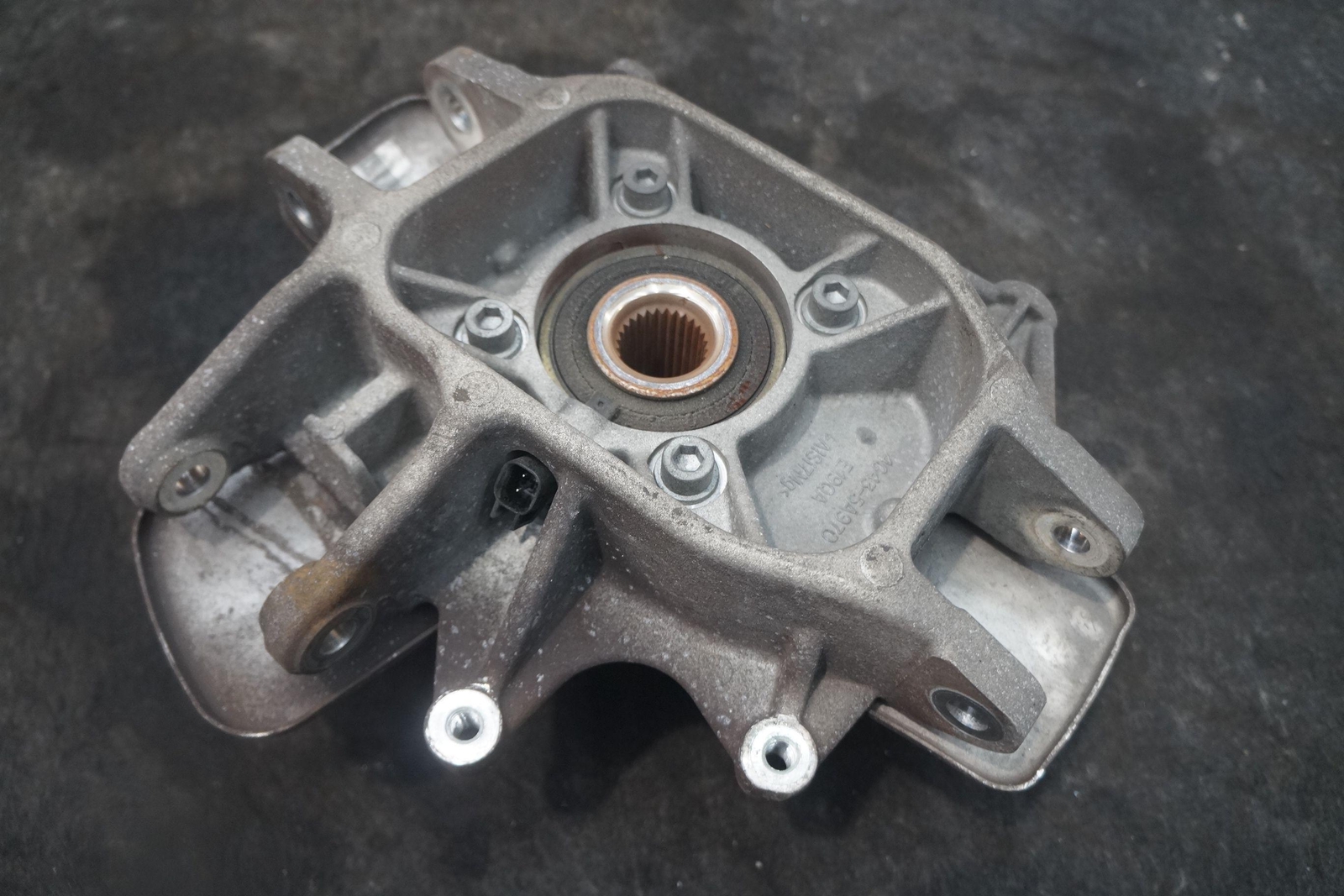 Rear Right Spindle Knuckle Wheel Hub 8D33-5A970-AB Aston Martin V8 Vantage 2006