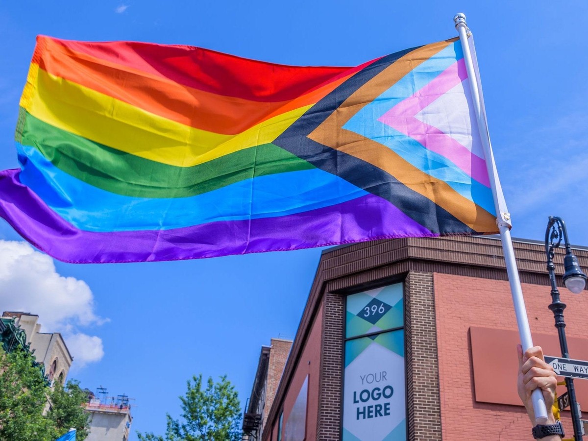 GeeRic Transgender Pride Flag 90 * 150CM/3x5 Ft - LGBTQ2S Rainbow Banner With 2 Grommets, UV Fade Resistant for Party Parades/Carnivals Decorations In/Outdoor