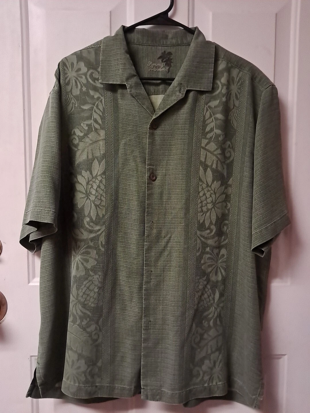 Tommy Bahama 100% Silk "Amazon Jacquard" Men's Large Button Up Shirt. Green