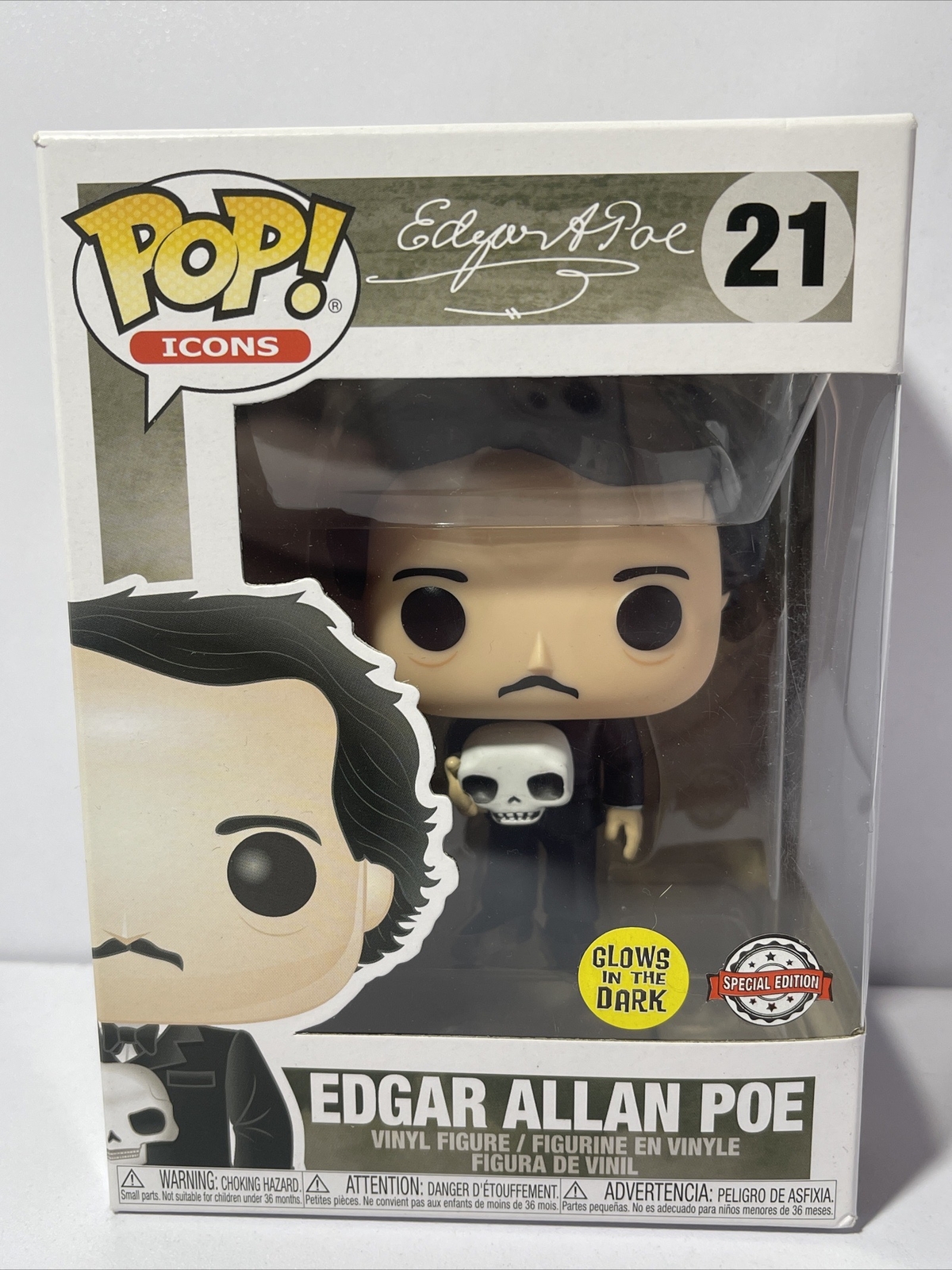 Edgar Allen Poe With Skull Glow Us Icons - Exclusive Funko Pop! Vinyl