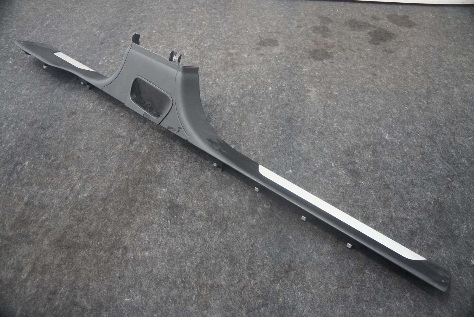 Left Lower B Pillar Door Sill Scuff Plate Trim Panel 4ML853369 Lamborghini Urus