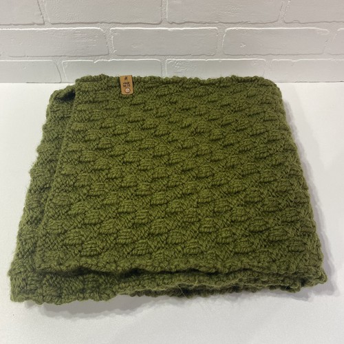 NEW Quality Hand Made Chunky Soft Green Knit Blanket Scarf Approx 10