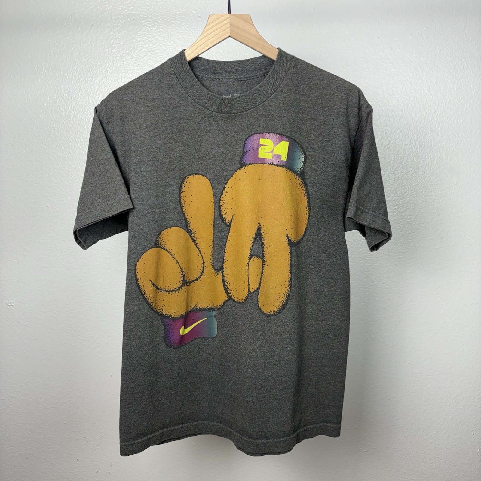 Nike Kobe Bryant LA Los Angeles Lakers Puppet Retirement T Shirt 24 Gray Medium