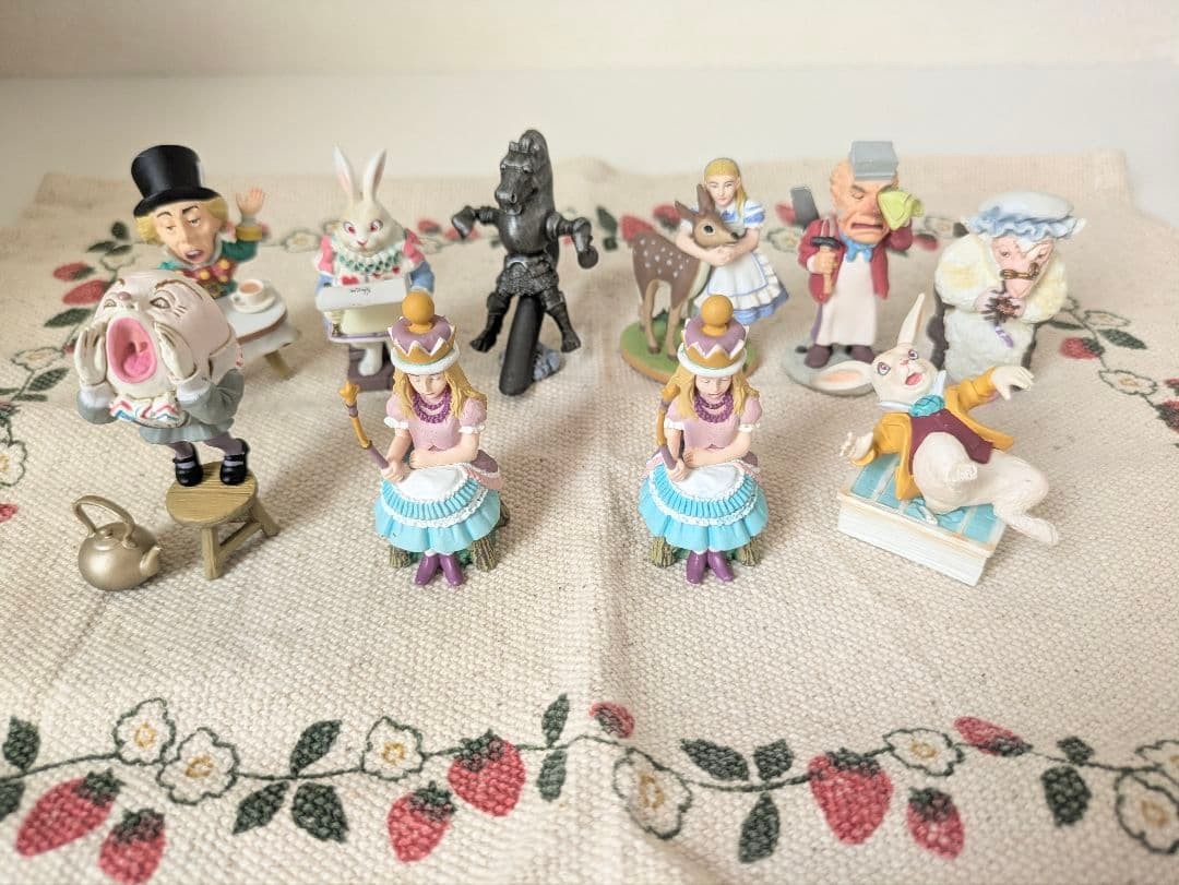 Alice in Dollland Alice in Wonderland Looking Glass Figure Kaiyodo