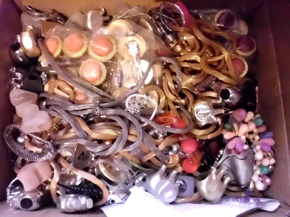 Restposten Modeschmuck 1 Karton 2kg Modeschmuck- und Bastelpaket - Bild 2 von 4