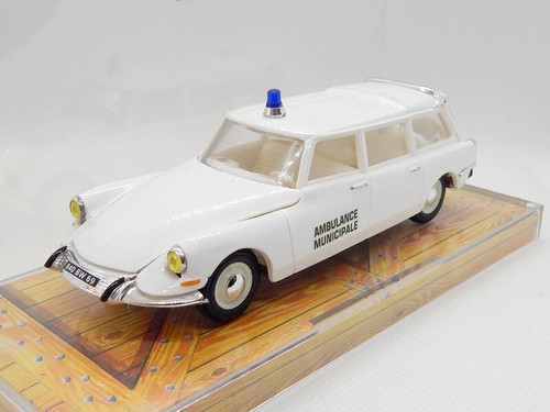Rio Citroen ID 19 Break Ambulance Croce Rossa Italiana en blanc au 1:43