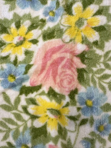 Vintage Springmaid Pink Roses Yellow Blue Floral Bath Towel 24x41 Granny Style - Picture 2 of 7