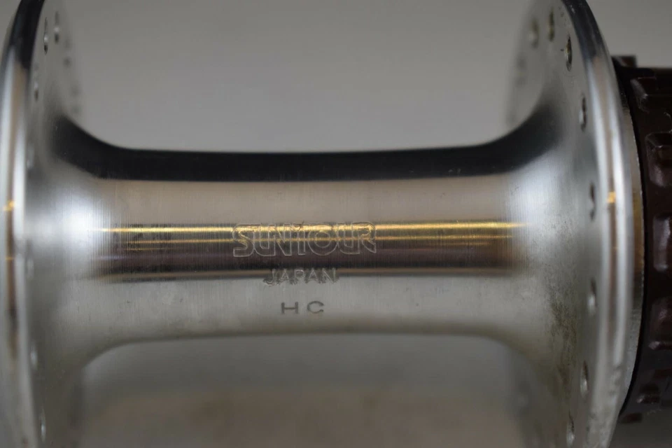 Suntour rear hub 32 holes 130mm 7speed cassette silver aluminium vintage NOS - Image 2 of 4