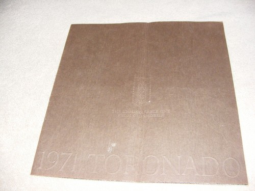1971 OLDSMOBILE TORONADO ORIGINAL BROCHURE CATALOG - Good Condition