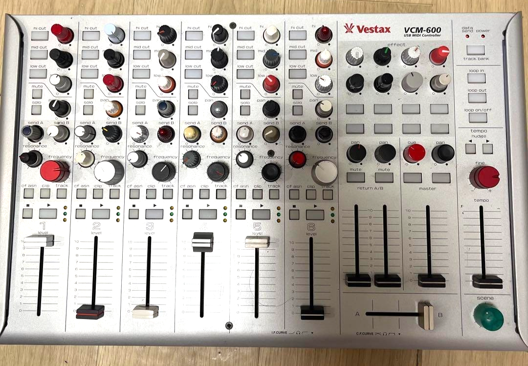 Vestax MIDIコントローラー VCM-600 Vestax VCM-600 review | MusicRadar