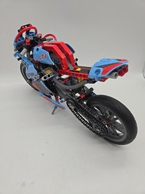 LEGO TECHNIC: Street Motorcycle (42036)