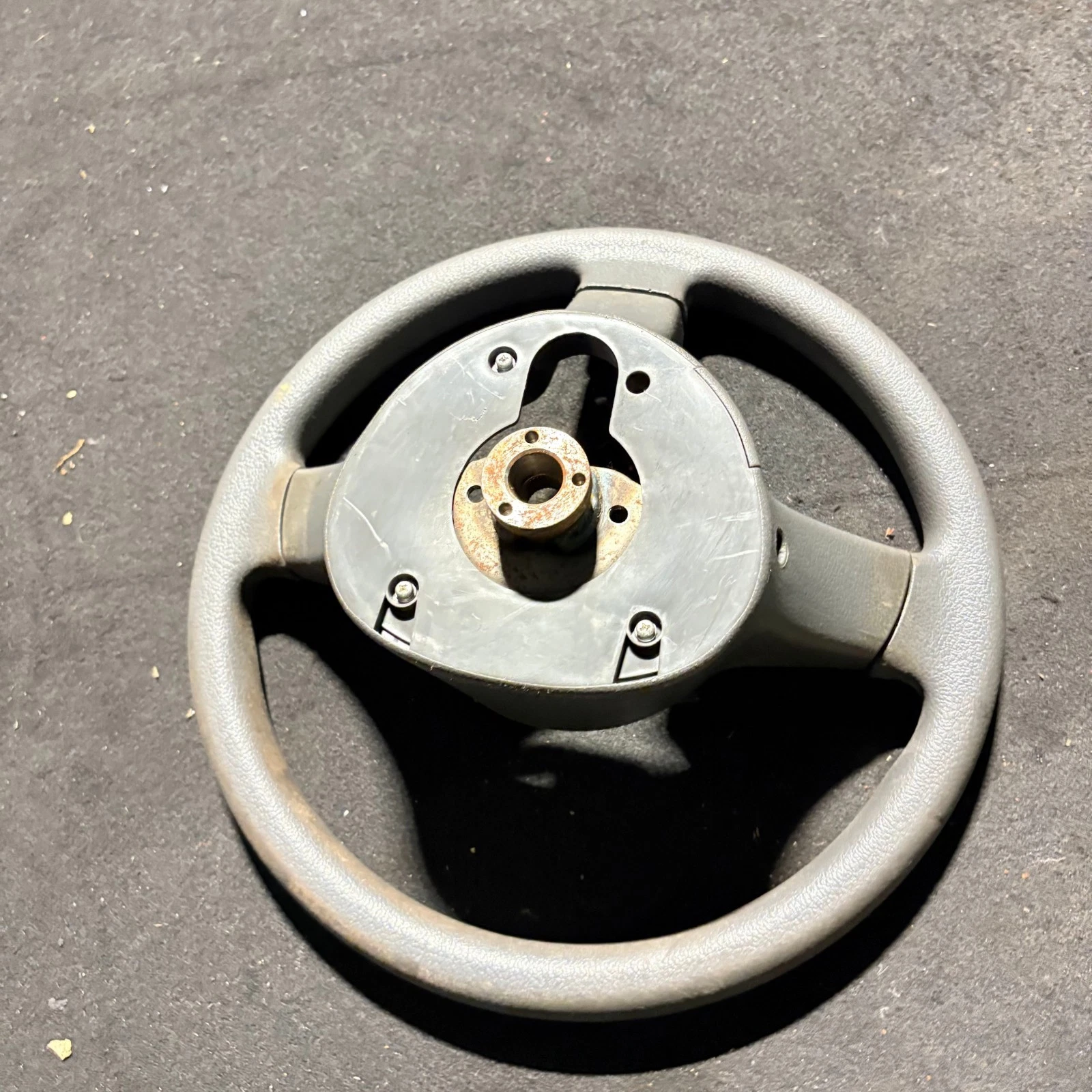 Actual Proton Savvy steering wheel rear hub and spline view