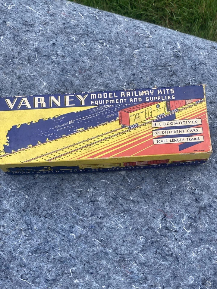 Caixa de trem modelo Varney vintage com acessórios mistos de trem - Imagem 2 de 4