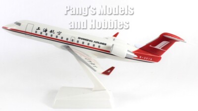 Bombardier CRJ200 (CRJ-200) Shanghai Airlines 1/100 Scale Plastic Model