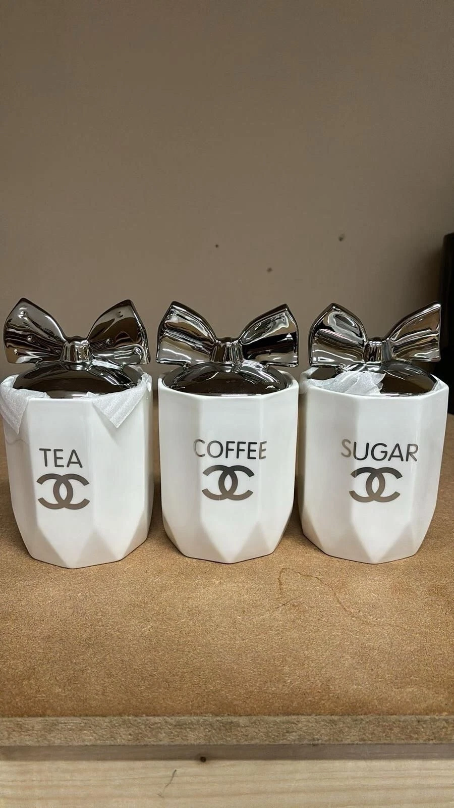 Tea Coffee Sugar Jar White Chrome Bow Storage Set Ceramic Air Tight Canisters
Opens in a new window 