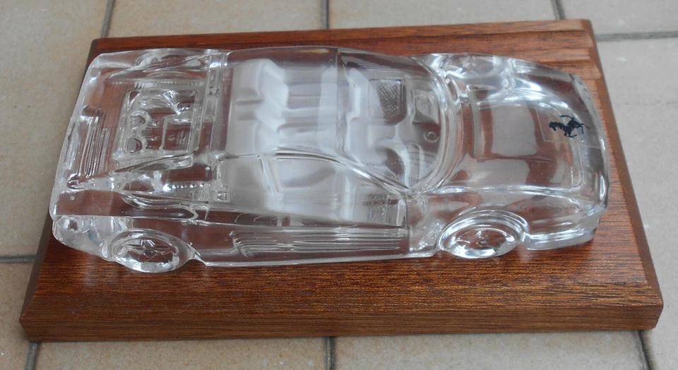 FERRARI TESTAROSSA IN VETRO CRISTALLO SET SCRIVANIA FERMACARTE PORTAMATITA PENNA - Immagine 3 di 4