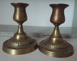 SMALL VINTAGE BRASS CANDLE HOLDERS/COLLECTABLES/CANDLESTICK HOLDER/ORNAMENT