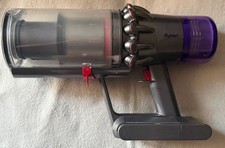 Dyson V11 Defekt Ersatzteilgerät lädt nicht