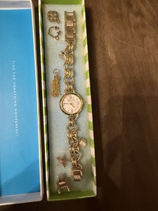 C. Wonder Charm Bracelet Wristwatch Green Dial Gold Tone Quartz w/ Box Vintage