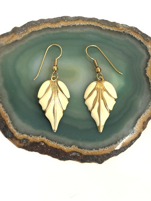 Vintage Chunky Cream Gold Tone Enamel Leaf Feather Dangle Earrings Hook Boho