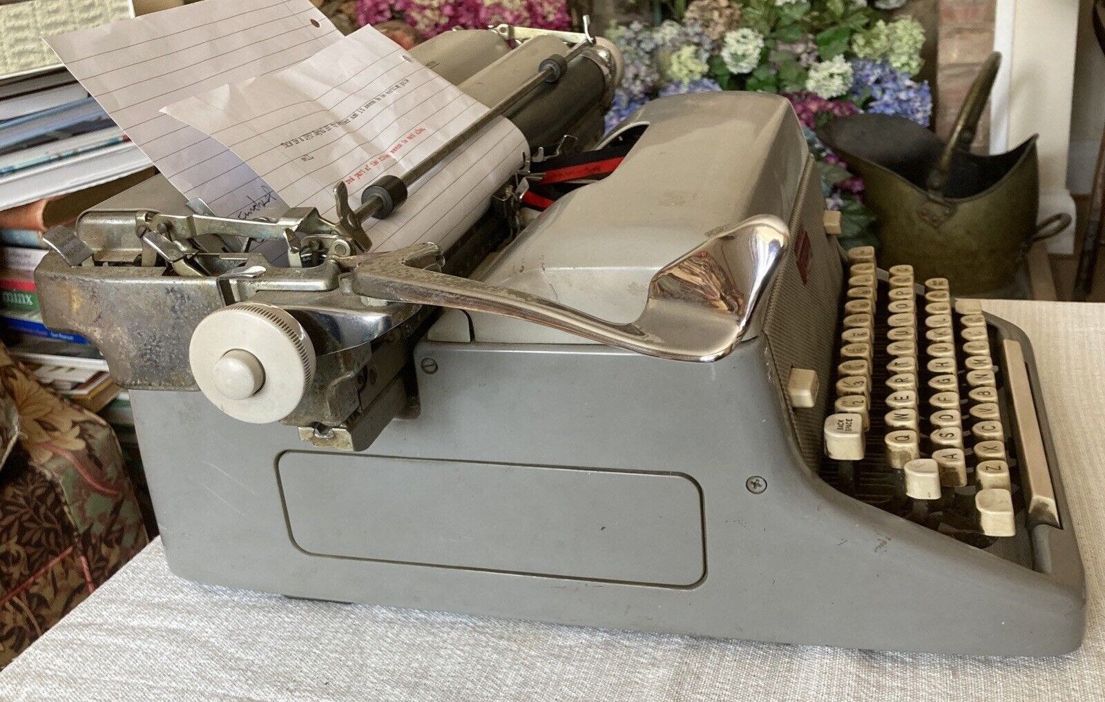 Vintage 1952 Royal Office Typewriter Model HH, Plus Original Instruction Booklet 4