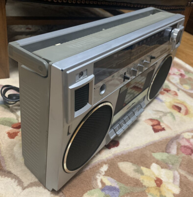 Toshiba RT-6035 AM/FM Stereo Radio CASSETTE Recorder | Silver
