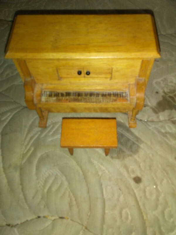 Vintage Piano Music Box With Piano Bench Wooden 5 Inches Long