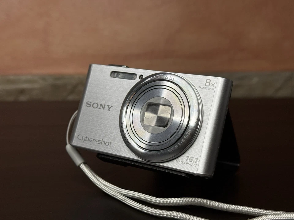 Sony Cyber-shot DSC-W730 Argento Fotocamera digitale compatta 16.1 MP 8X CCD - Immagine 3 di 4