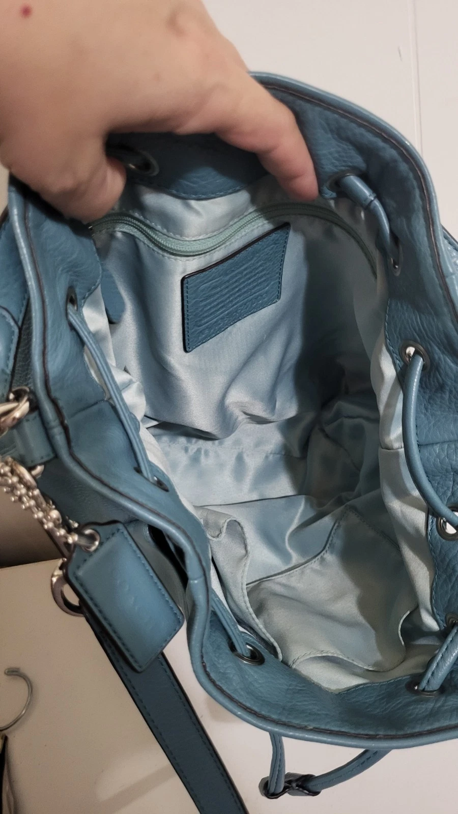 Borsa a tracolla Coach 27003 Avery Robin's Egg in pelle turchese con coulisse secchiello