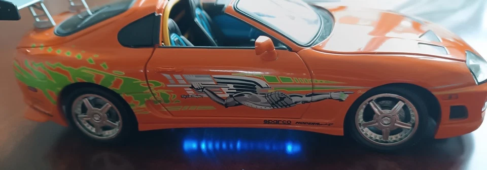 Fast Furious Toyota Supra Streetglow 1:18 ERTL Toretto Brian Walker carro de brinquedo raro - Imagem 2 de 4