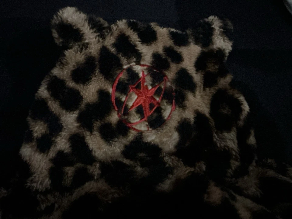 Hermosa manta caos leopardo Katseye Foto 4 de 4