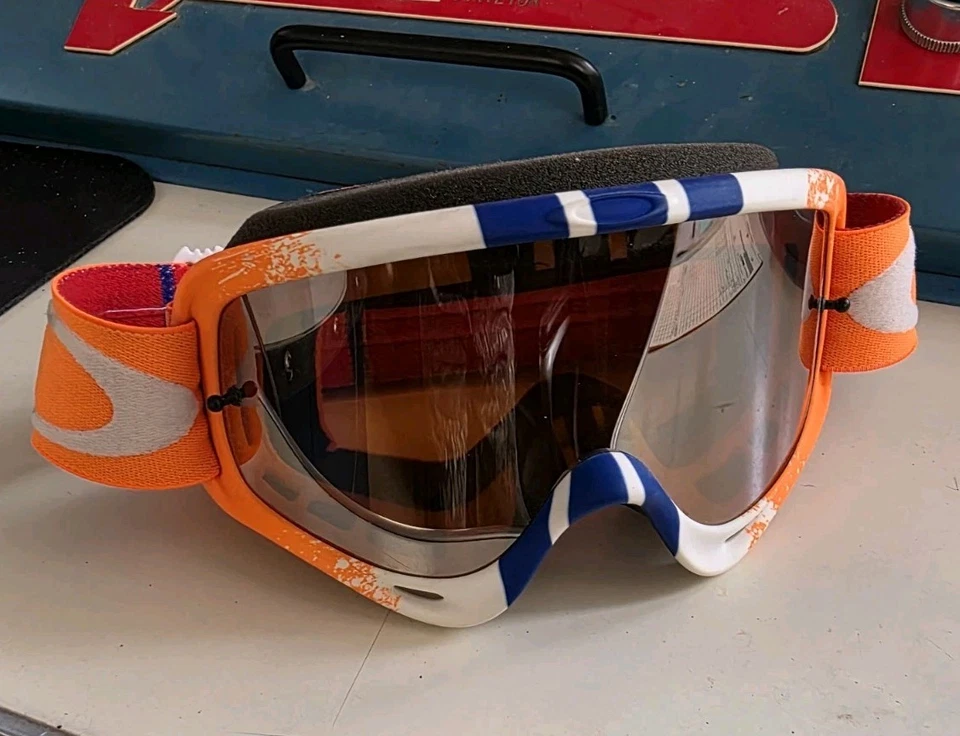 Gafas Oakley O Frame MX fijadas naranja azul rojo, negro iridio y lentes transparentes Foto 3 de 4