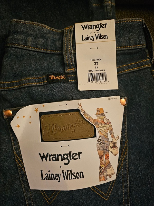 Wrangler Women's NWT Lainey Wilson 33x32 Boot Hugger Denim Jeans