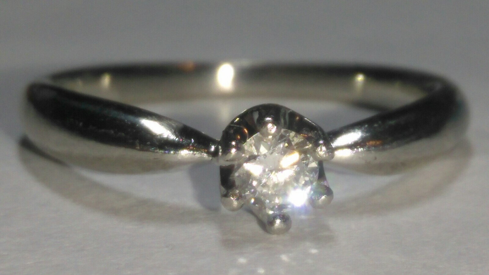 Solid platinum dainty diamond solitaire ring 2.80… - image 1