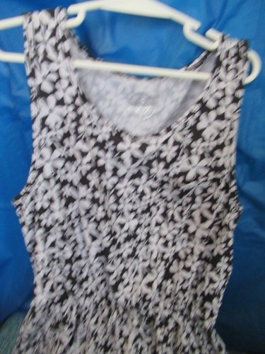 B) Girls Black and white Size 14 SO Dress with Floral Design Elastic Waist - Picture 4 of 6