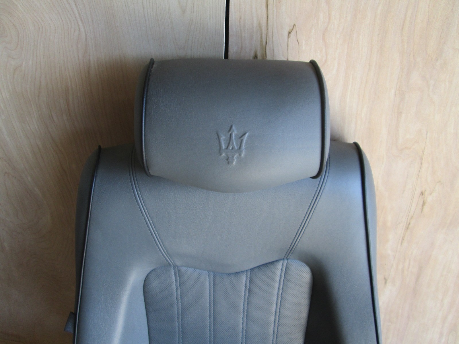 Maserati  Quattroporte -  RH / Driver Seat (grey black trim ) w/ Rails / Guides 