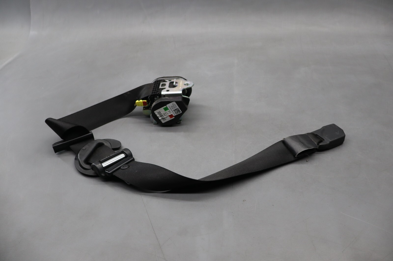 14-22 Maserati Ghibli Front Right Passenger Seat Belt Retractor OEM 627069500