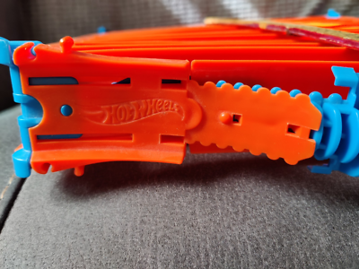Hot Wheels Rack N' Track Exhibidor Y Organizador P/ 44 Carritos - 3 En 1 C/Rampa Y Loop - P/Armar Y Desarmar - Portátil 4 Metros De Pistas - HWCC9 - Original Mattel
