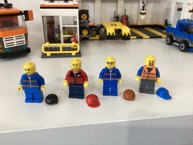 LEGO City GARAGE SET 7642 with Instructions