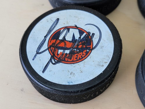 Lot of 5 Signed NY Islanders Hockey Pucks Circa 2000 Cairns/Chara/Webb + others - Picture 5 of 8