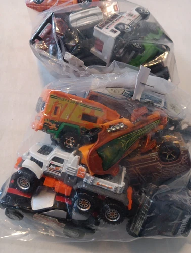 Bag lot 24 Vehicles Truck,car Mix Brand + Matchbox/hot wheels, With vintage Vguc