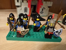 Lego  6073-1 Black Falcons Knights Castle with mini figures