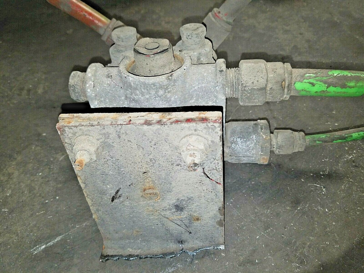 No.57 2002 INTERNATIONAL 9400I AIR BRAKE RELAY VALVE P/N: T-111918