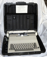 Vintage Sears SR2000 Electric Typewriter with Travel Carry Case - Works Great thumbnail