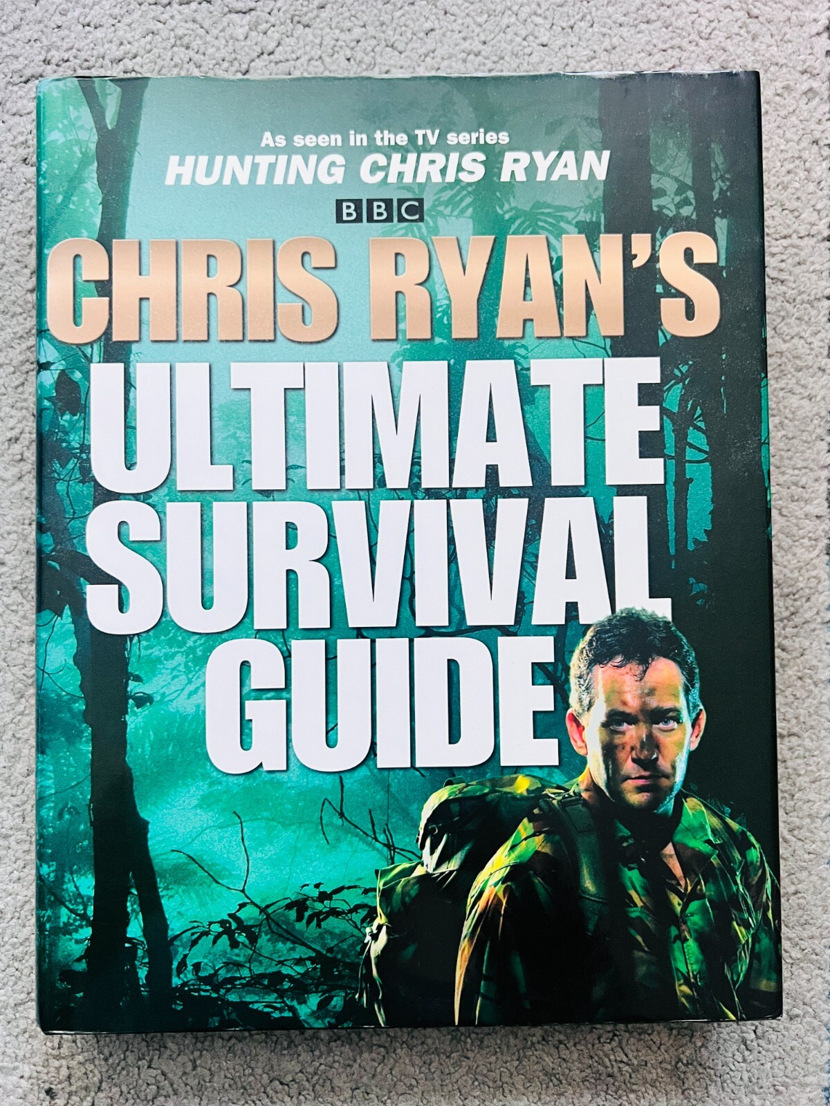 ULTIMATE SURVIVAL GUIDE by CHRIS RYAN - signed by the author (SB2884)