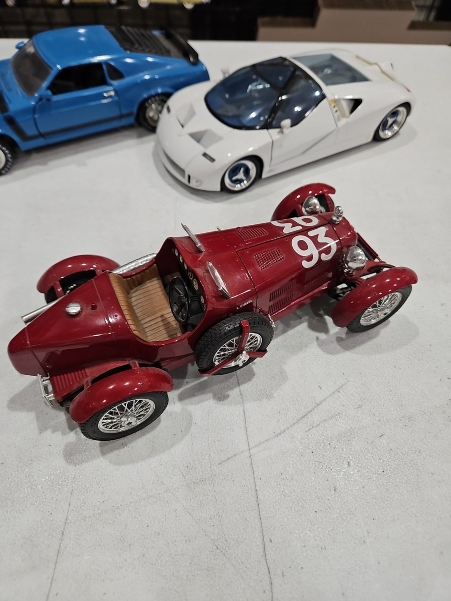 BURAGO 1:18 Diecast 1931 Alfa Romeo 8C 2300 Monza Vintage