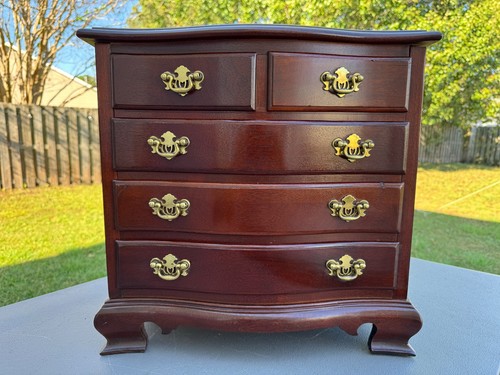 Vintage Lexington Link-Taylor Mahogany 5 Drawer Petite Tabletop Bowfront Chest