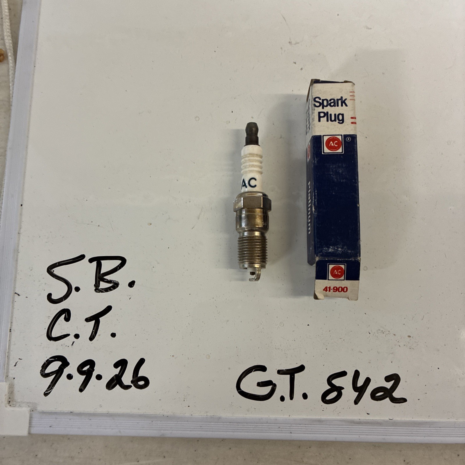 Genuine ACDelco OEM Platinum Spark Plugs 41-900 5614236 NOS