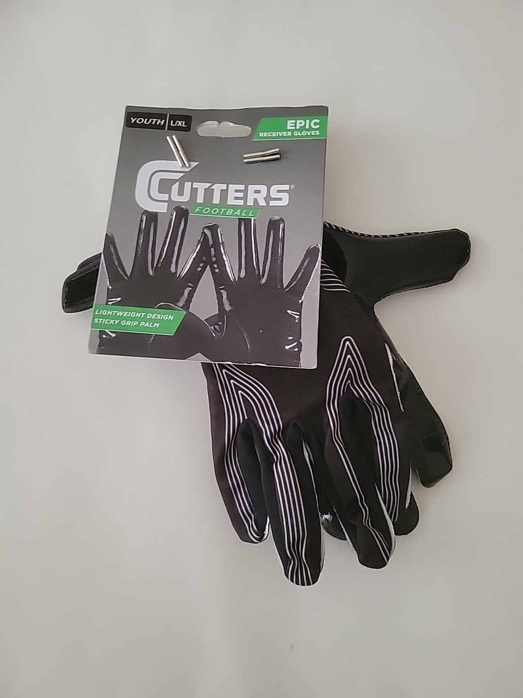 Cutters Epic Receiver Black Football Gloves Youth Size L/XL NWT
