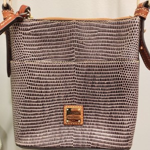 Sac Bandoulière En Cuir Gaufré Lézard Dooney & Bourke Gingy – Style Crossbody Pour Femme, Neuf Avec étiquettes